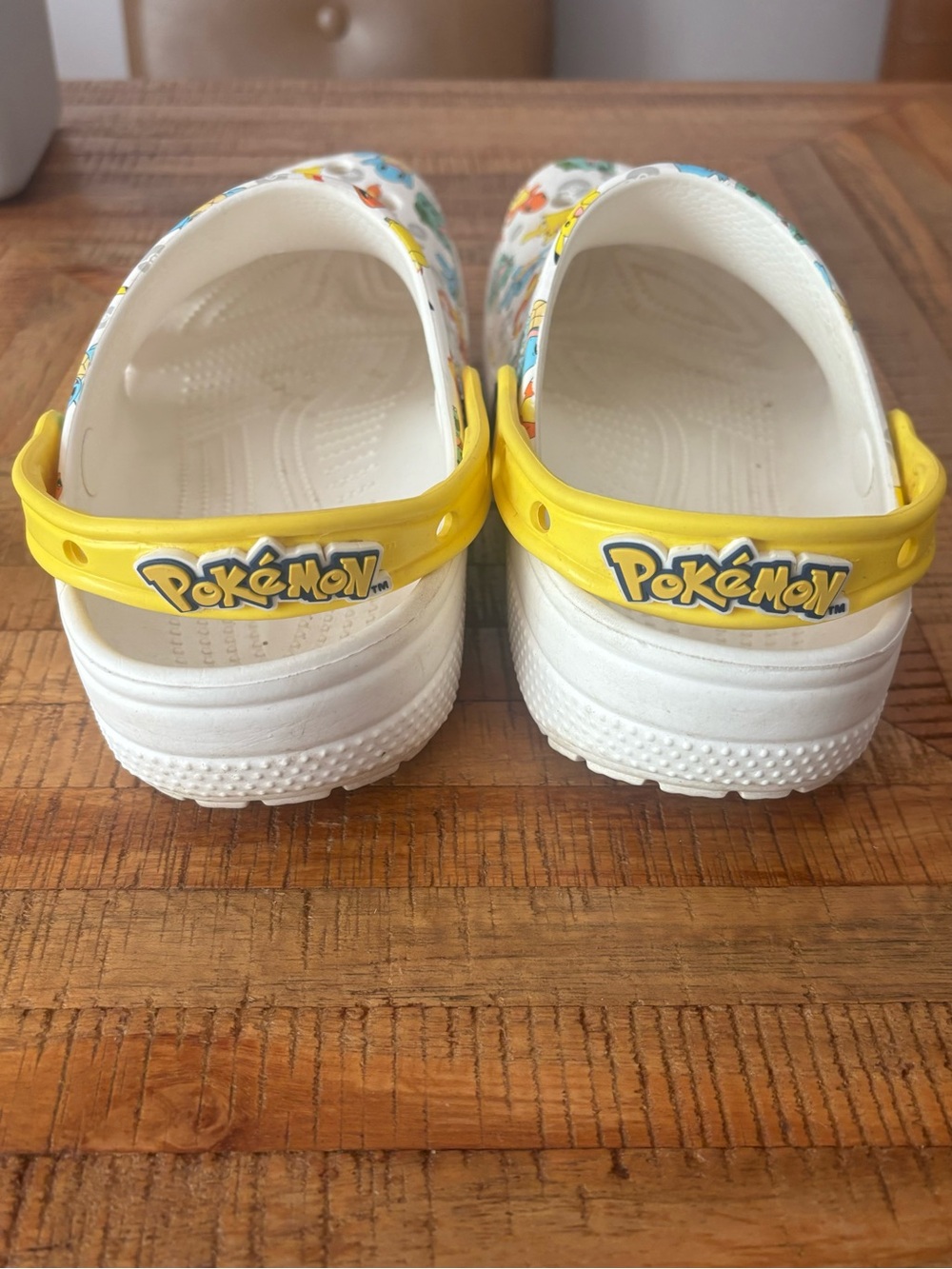 Crocs Men’s 6/Women’s 8, classic Pokémon, EUC - Picture 3 of 7